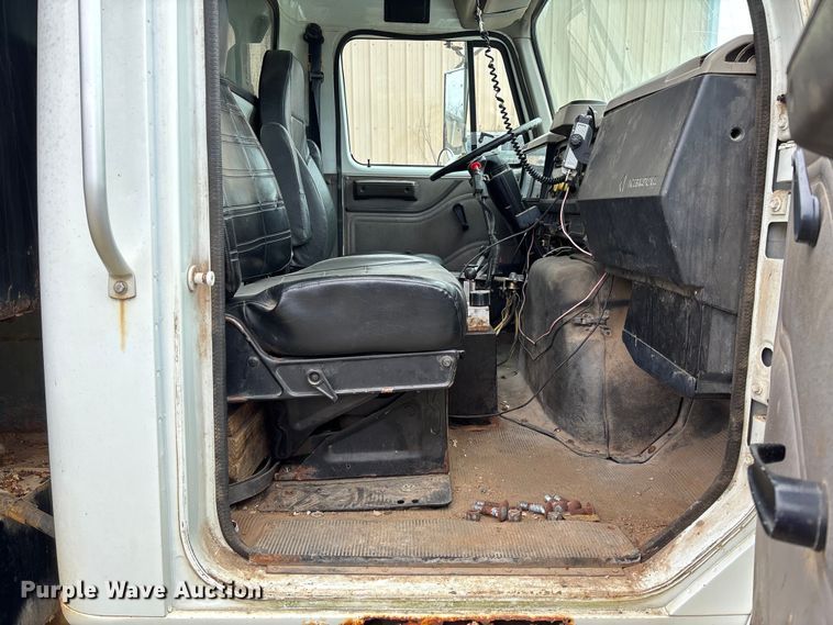 image for item FC5538 2002 International 4700 dump truck