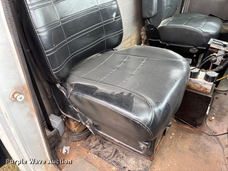 image for item FC5538 2002 International 4700 dump truck