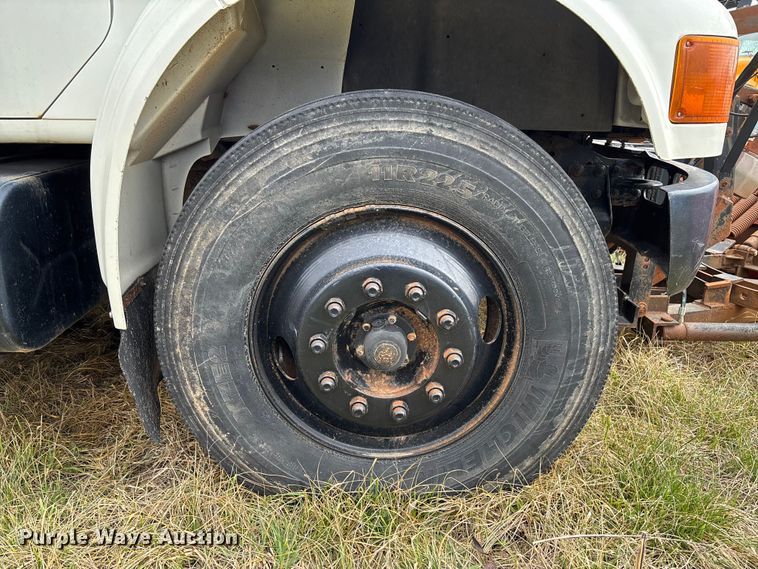 image for item FC5538 2002 International 4700 dump truck