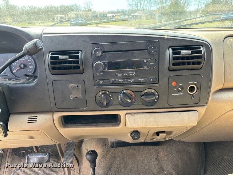 image for item FC5539 2005 Ford F250 Super Duty pickup truck