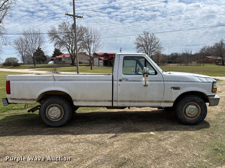 image for item FC5540 1995 Ford F250 pickup truck