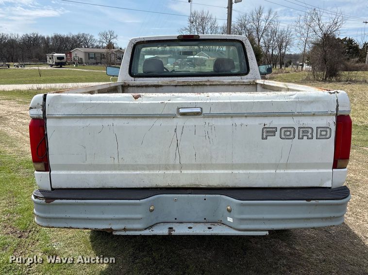 image for item FC5540 1995 Ford F250 pickup truck