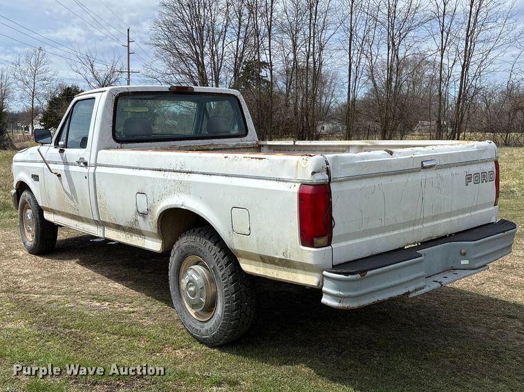 image for item FC5540 1995 Ford F250 pickup truck