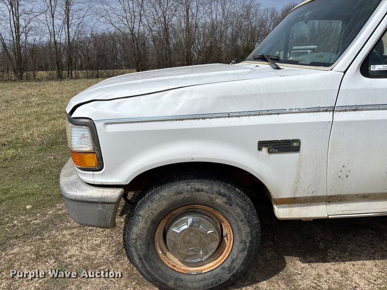 image for item FC5540 1995 Ford F250 pickup truck