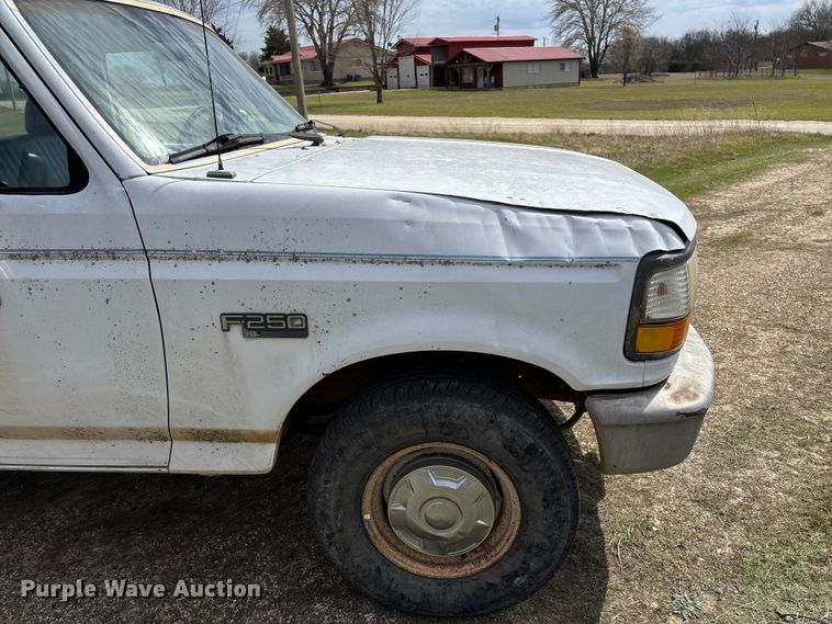 image for item FC5540 1995 Ford F250 pickup truck