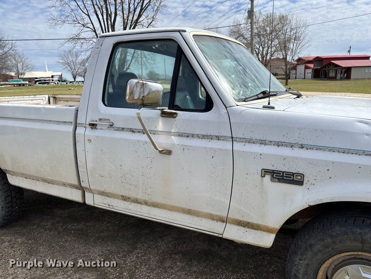 image for item FC5540 1995 Ford F250 pickup truck