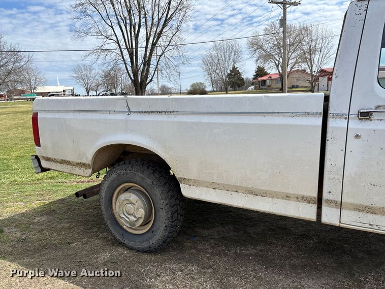 image for item FC5540 1995 Ford F250 pickup truck