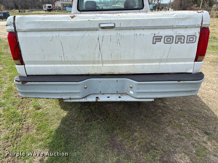 image for item FC5540 1995 Ford F250 pickup truck