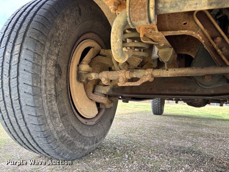 image for item FC5540 1995 Ford F250 pickup truck