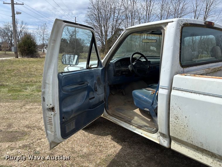 image for item FC5540 1995 Ford F250 pickup truck