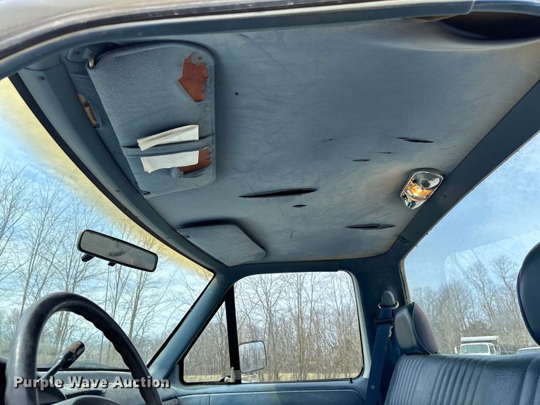 image for item FC5540 1995 Ford F250 pickup truck