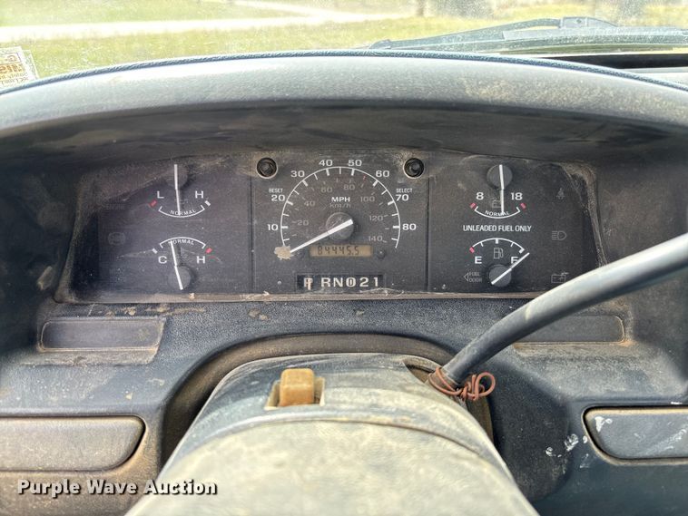 image for item FC5540 1995 Ford F250 pickup truck