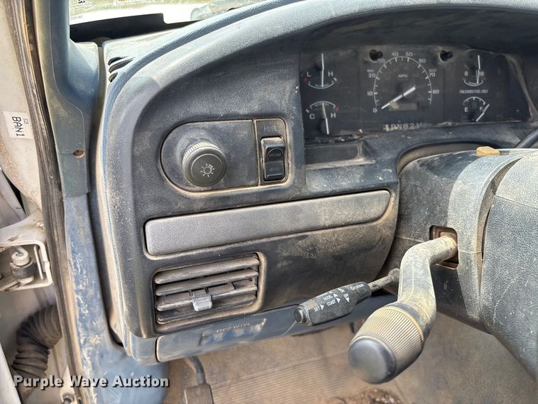 image for item FC5540 1995 Ford F250 pickup truck