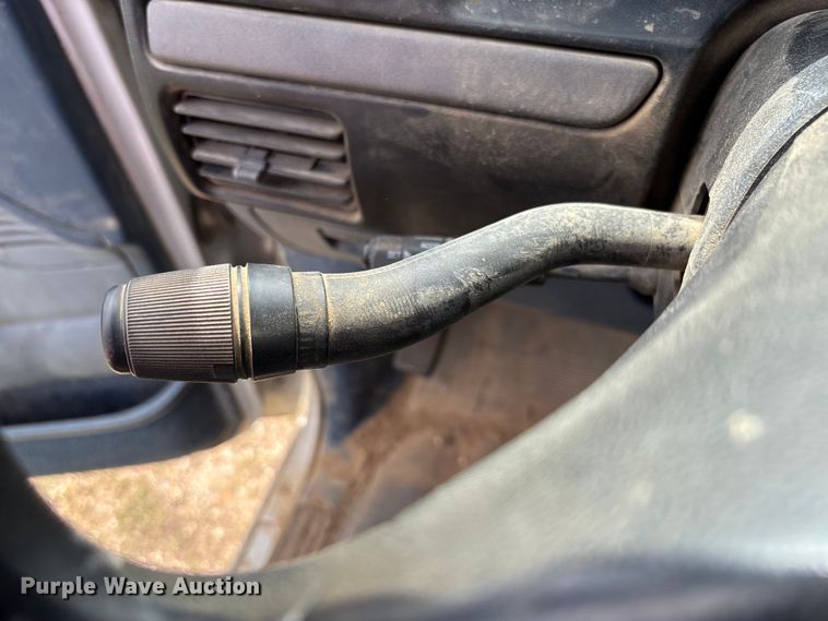 image for item FC5540 1995 Ford F250 pickup truck