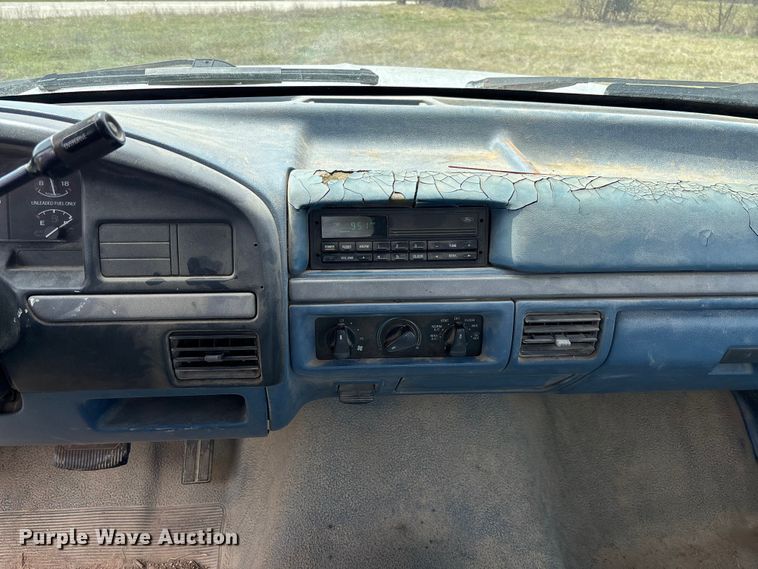 image for item FC5540 1995 Ford F250 pickup truck