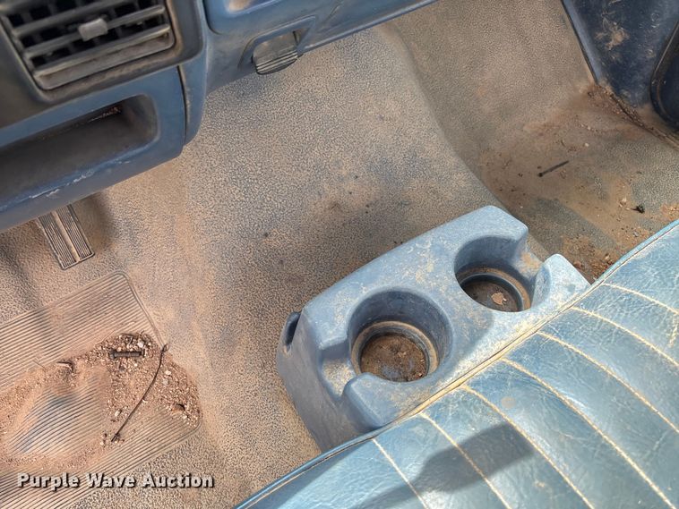 image for item FC5540 1995 Ford F250 pickup truck