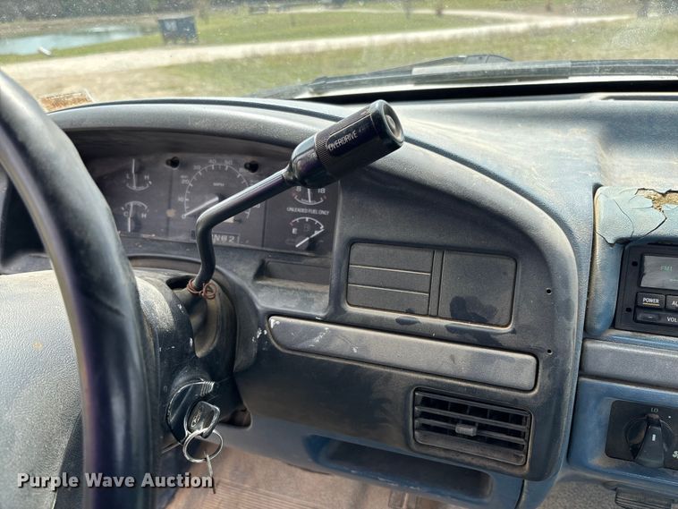 image for item FC5540 1995 Ford F250 pickup truck