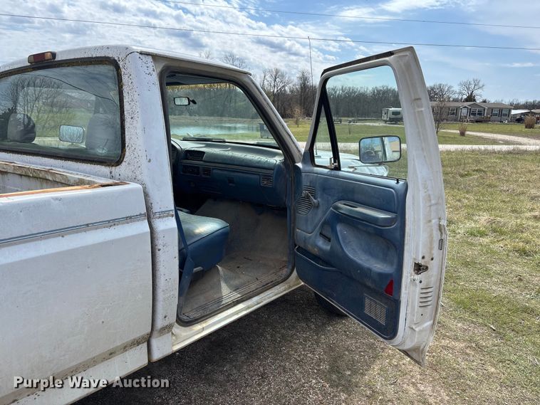 image for item FC5540 1995 Ford F250 pickup truck