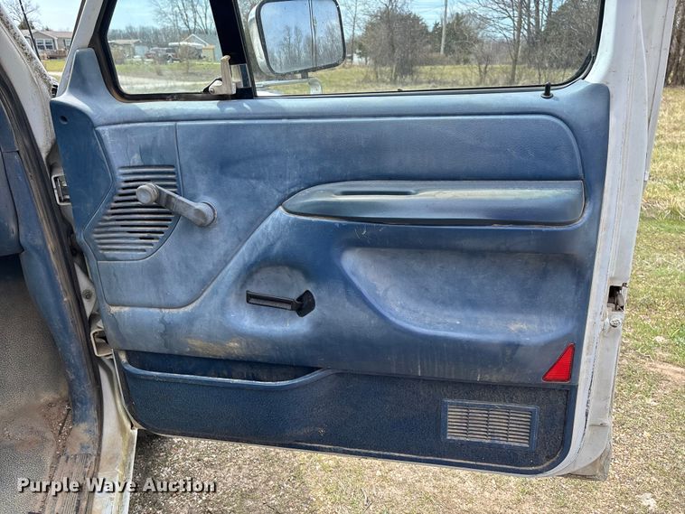 image for item FC5540 1995 Ford F250 pickup truck