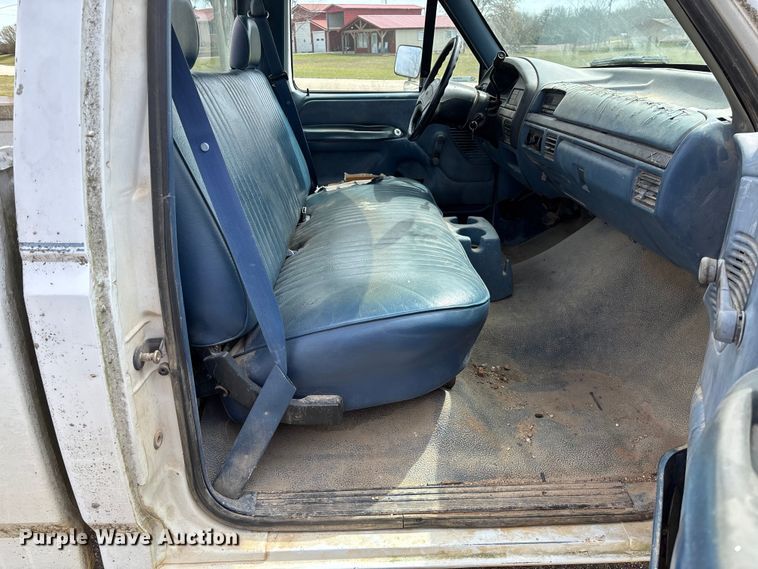 image for item FC5540 1995 Ford F250 pickup truck