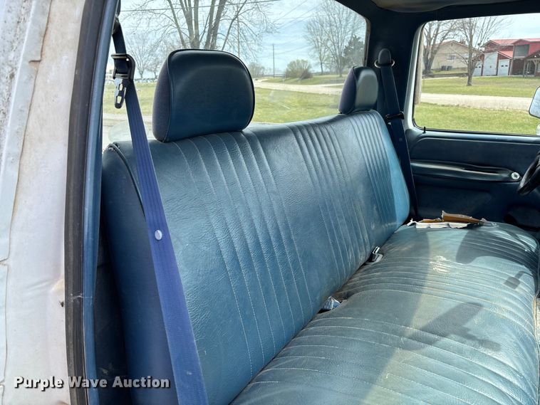 image for item FC5540 1995 Ford F250 pickup truck