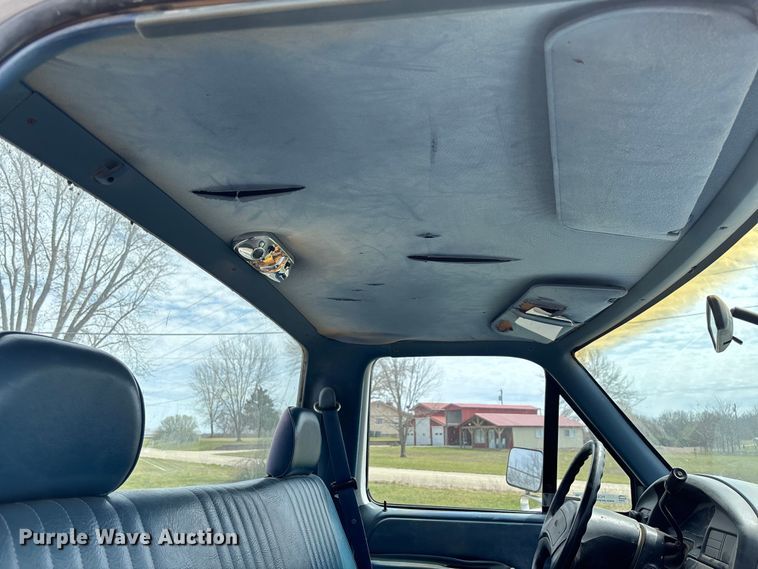 image for item FC5540 1995 Ford F250 pickup truck