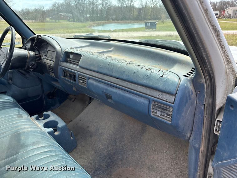 image for item FC5540 1995 Ford F250 pickup truck