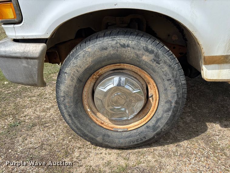 image for item FC5540 1995 Ford F250 pickup truck