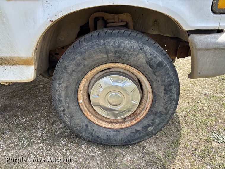 image for item FC5540 1995 Ford F250 pickup truck