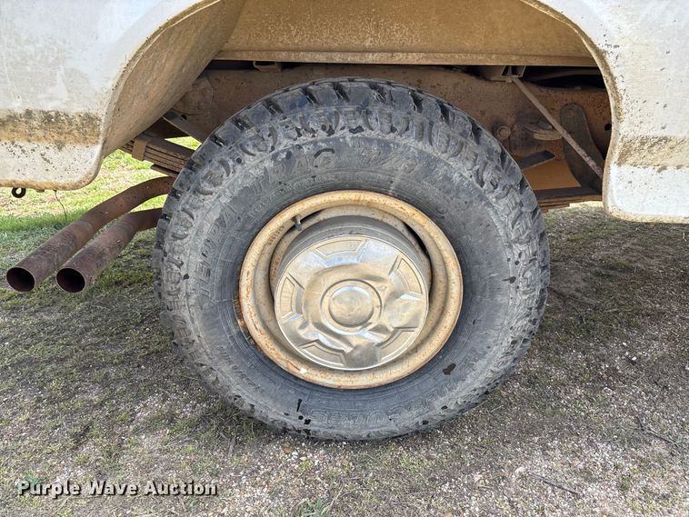 image for item FC5540 1995 Ford F250 pickup truck