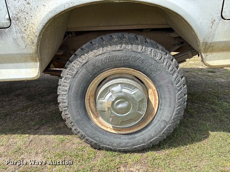 image for item FC5540 1995 Ford F250 pickup truck