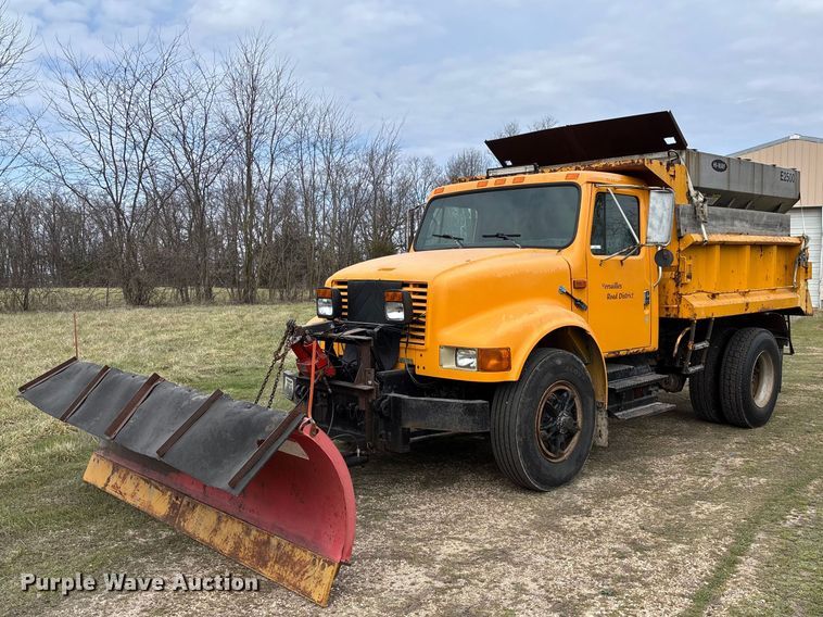 image for item FC5541 1992 International 4900 dump truck
