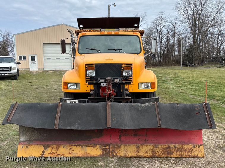 image for item FC5541 1992 International 4900 dump truck