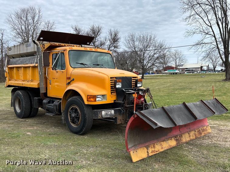 image for item FC5541 1992 International 4900 dump truck