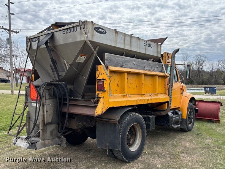 image for item FC5541 1992 International 4900 dump truck