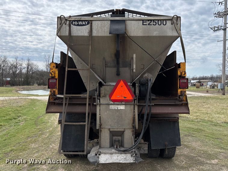 image for item FC5541 1992 International 4900 dump truck