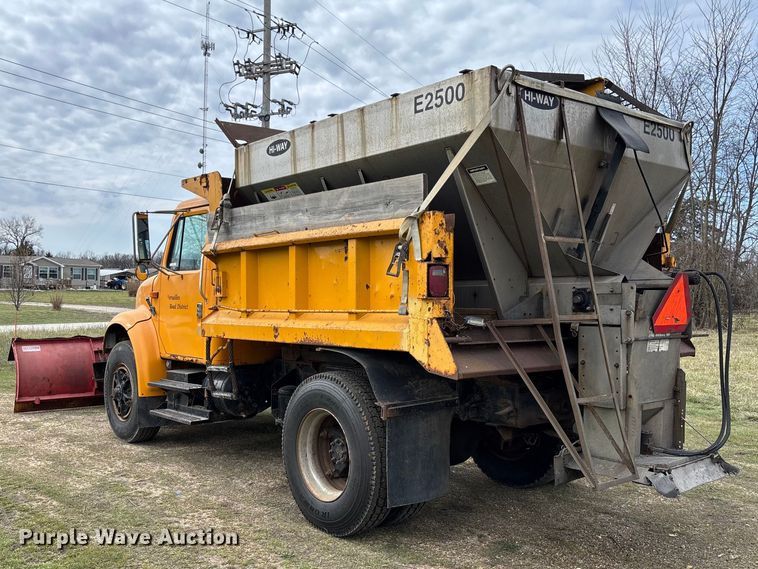 image for item FC5541 1992 International 4900 dump truck