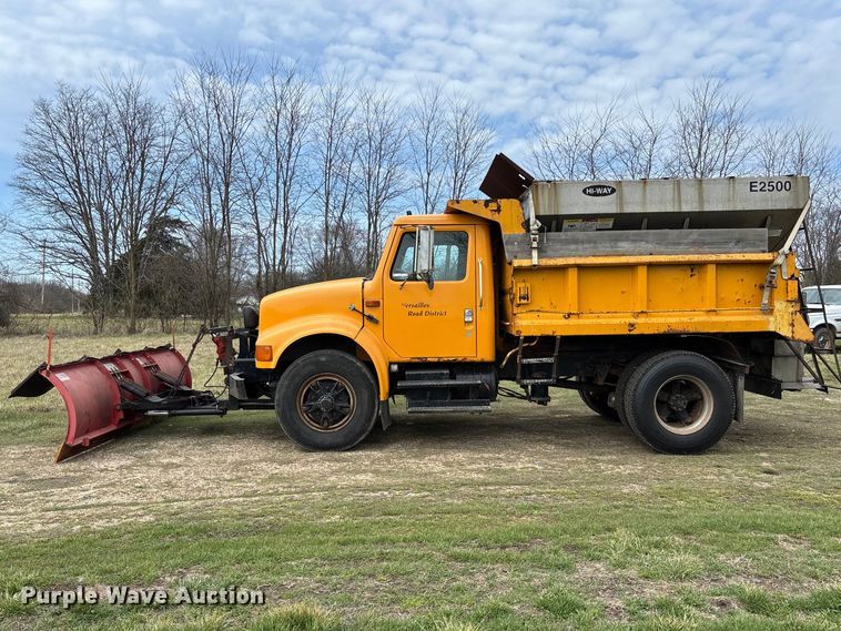 image for item FC5541 1992 International 4900 dump truck