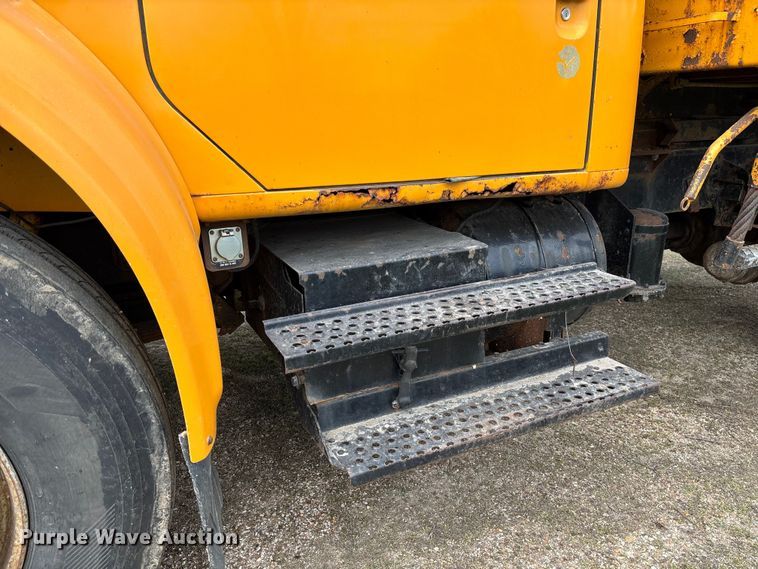 image for item FC5541 1992 International 4900 dump truck