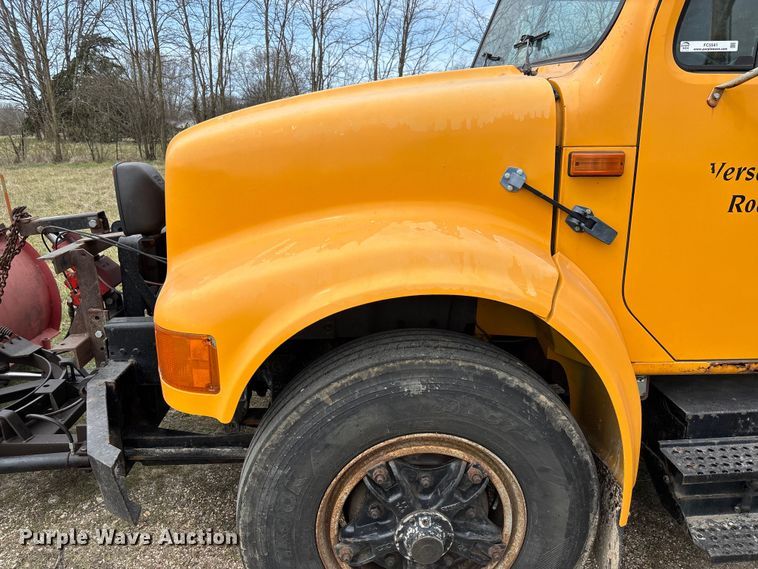 image for item FC5541 1992 International 4900 dump truck