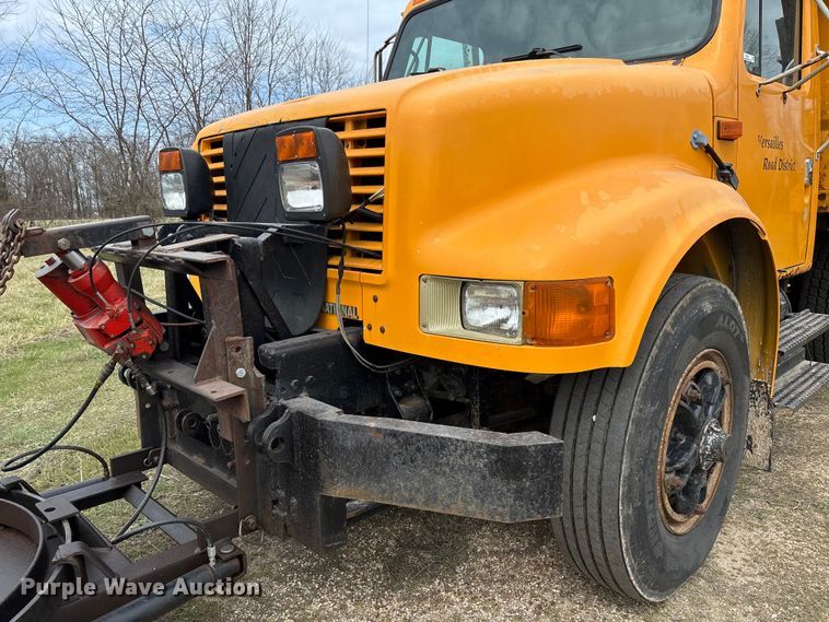 image for item FC5541 1992 International 4900 dump truck