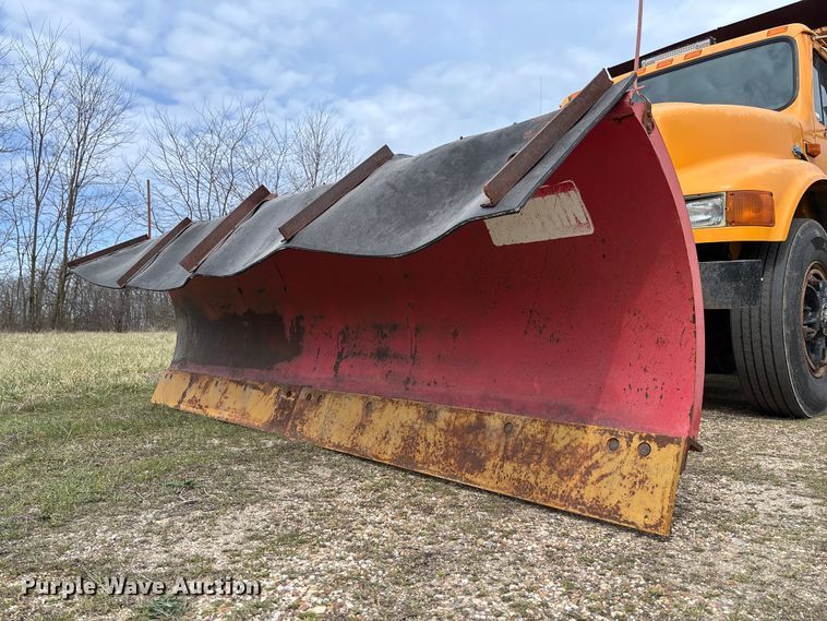 image for item FC5541 1992 International 4900 dump truck