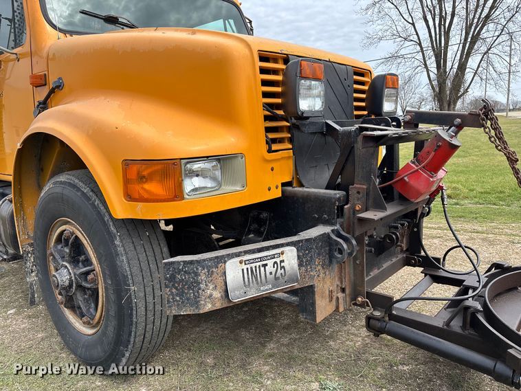 image for item FC5541 1992 International 4900 dump truck