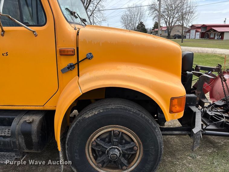 image for item FC5541 1992 International 4900 dump truck