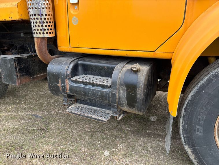 image for item FC5541 1992 International 4900 dump truck