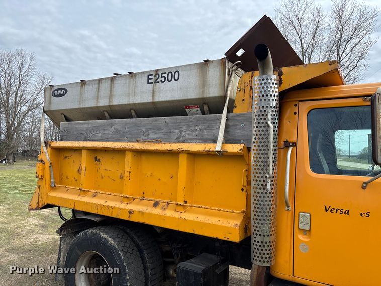 image for item FC5541 1992 International 4900 dump truck