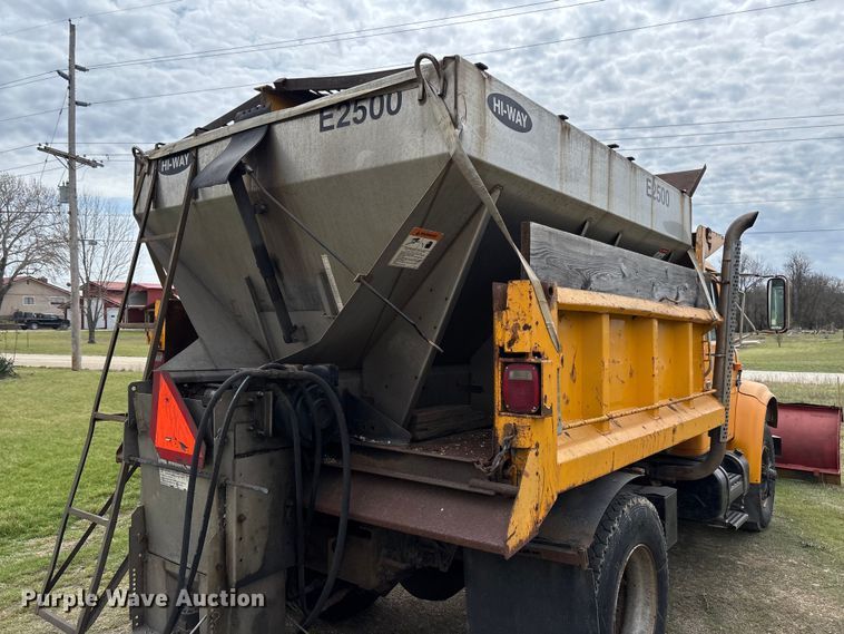 image for item FC5541 1992 International 4900 dump truck