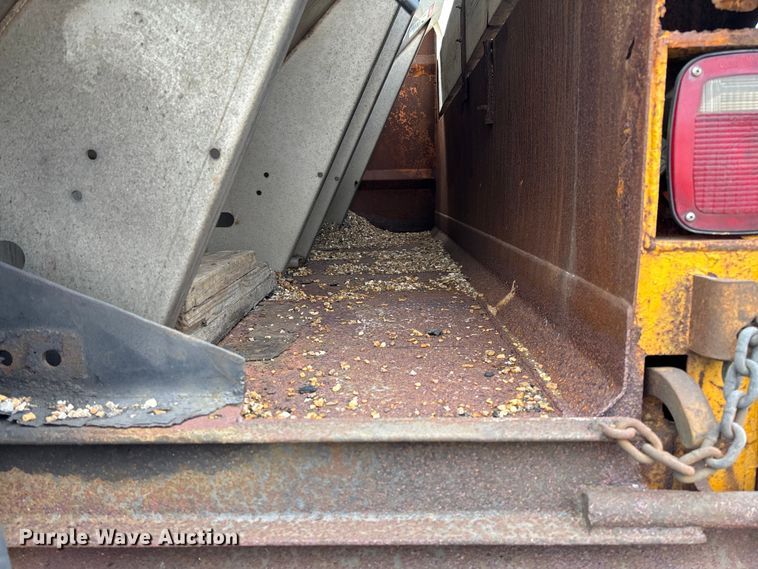 image for item FC5541 1992 International 4900 dump truck