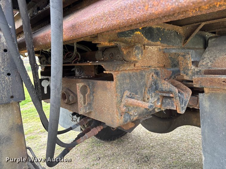 image for item FC5541 1992 International 4900 dump truck