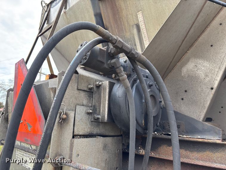 image for item FC5541 1992 International 4900 dump truck